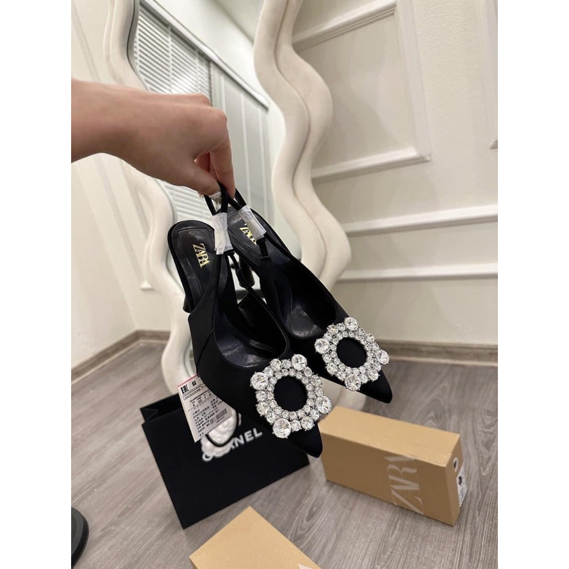 Sandan bít mũi Zara hàng xuất dư, khuy đá sáng, gót 9f. Fullbox tag mac đầy đủ