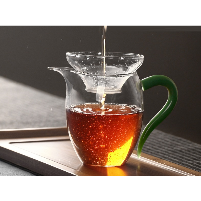 Tống chuyên trà, chung trà thủy tinh có tay cầm tiện lợi chịu nhiệt cao cấp