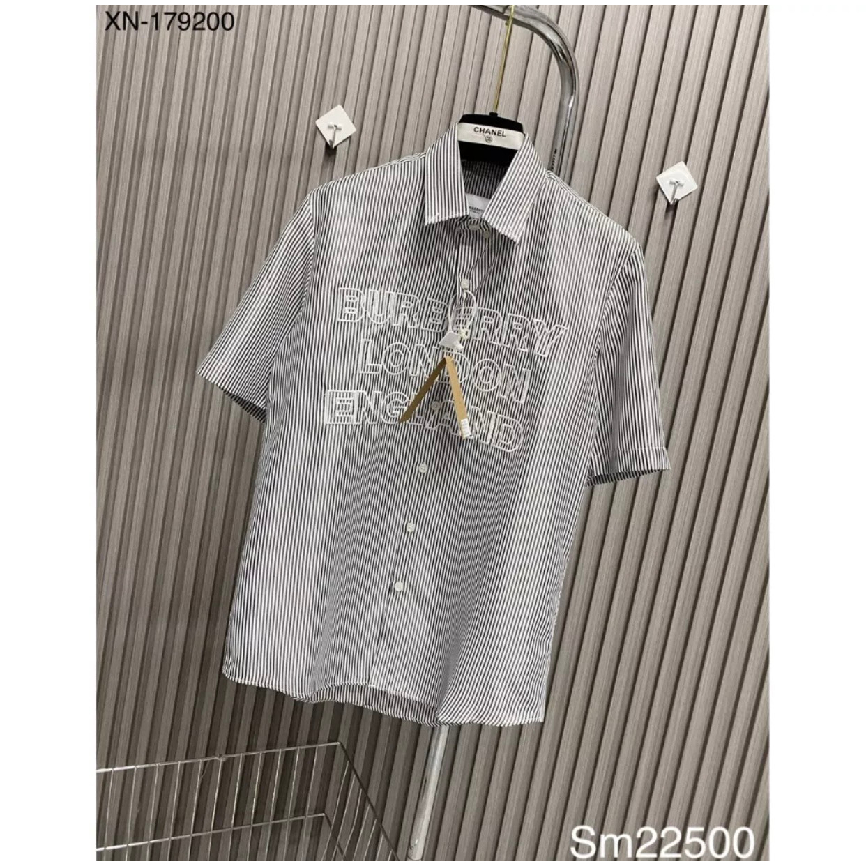 Áo Sơ Mi BURBERRY LONDON ENGLAND Ngắn Tay Kẻ Xám Thêu Chữ Cao Cấp | BigBuy360 - bigbuy360.vn