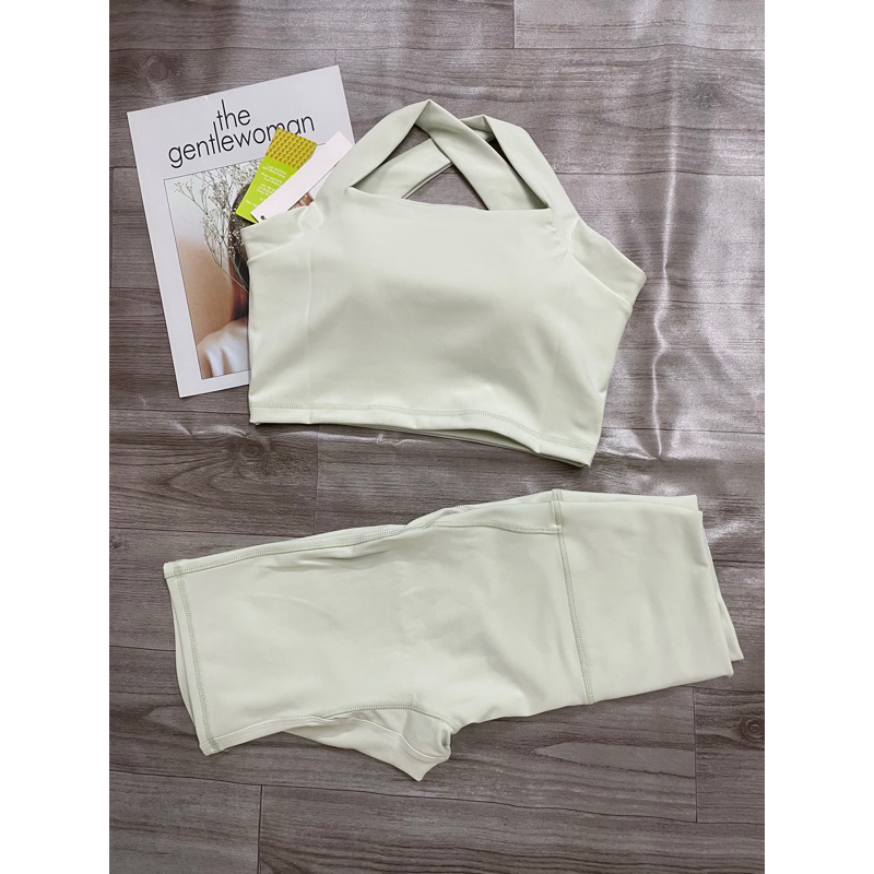 Bộ đồ tập yoga gym aerobic quần ngố áo bra kèm mút chất co giãn thấm mồ hôi
