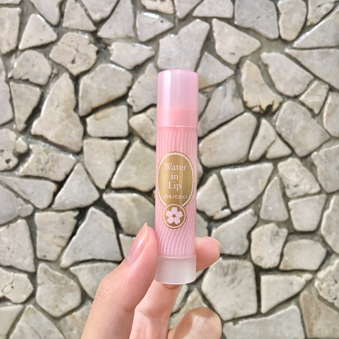 Son Dưỡng Water In Lip Giúp Môi Mềm Mịn Căng Bóng Giảm Thâm 3.5g Nhật Bản