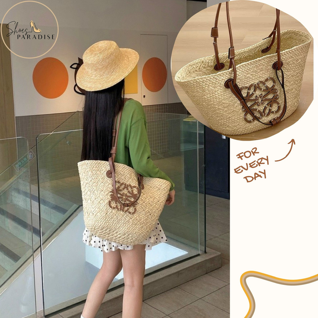 Túi cói đi biển hai quai logo gỗ phối hoạ tiết đẹp đi du lịch thời trang cầm tay đeo chéo