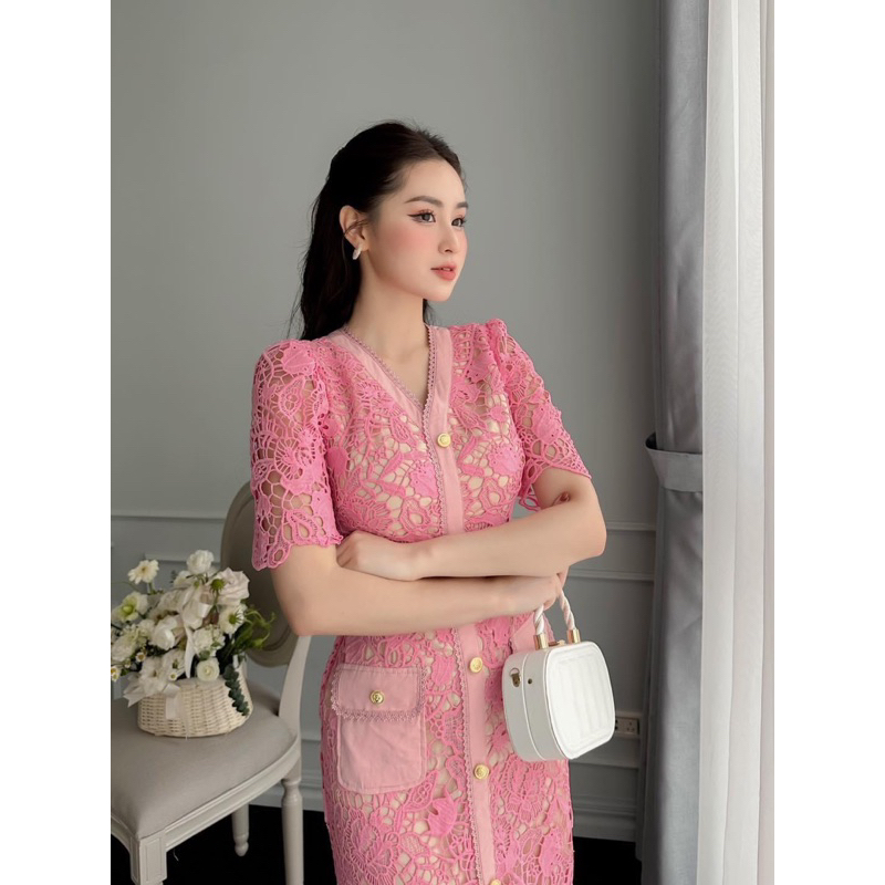 Đầm ren kèm đai brand nổi tiếng