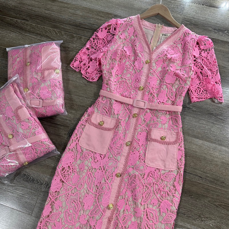 Đầm ren kèm đai brand nổi tiếng