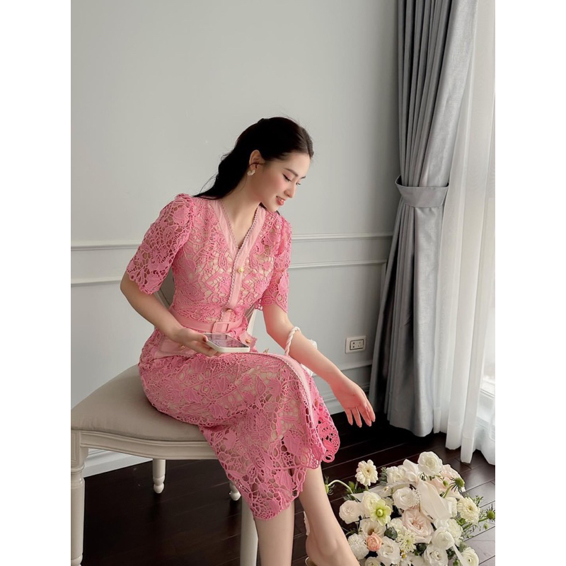 Đầm ren kèm đai brand nổi tiếng