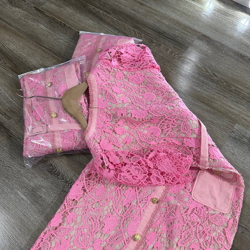 Đầm ren kèm đai brand nổi tiếng