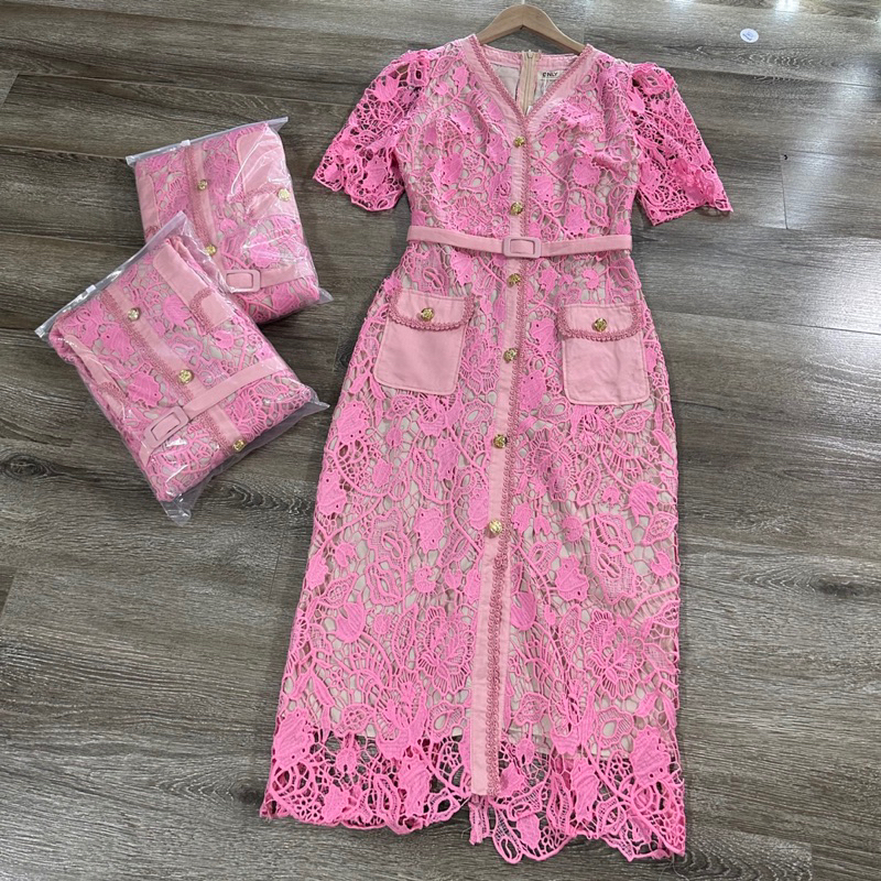 Đầm ren kèm đai brand nổi tiếng