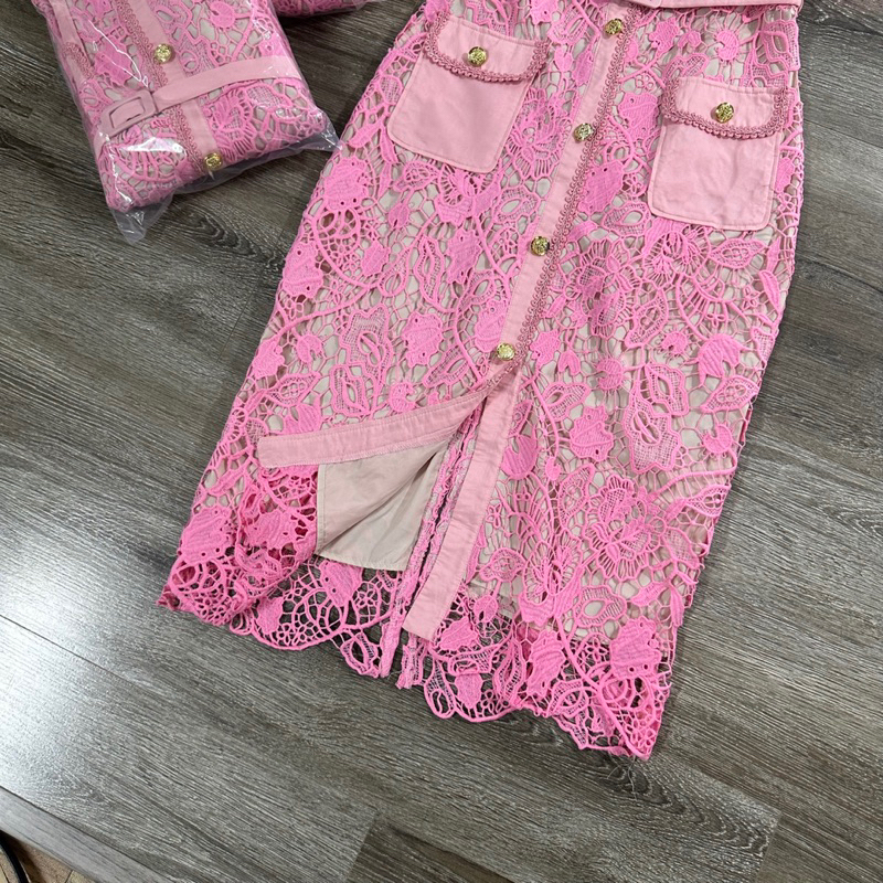 Đầm ren kèm đai brand nổi tiếng