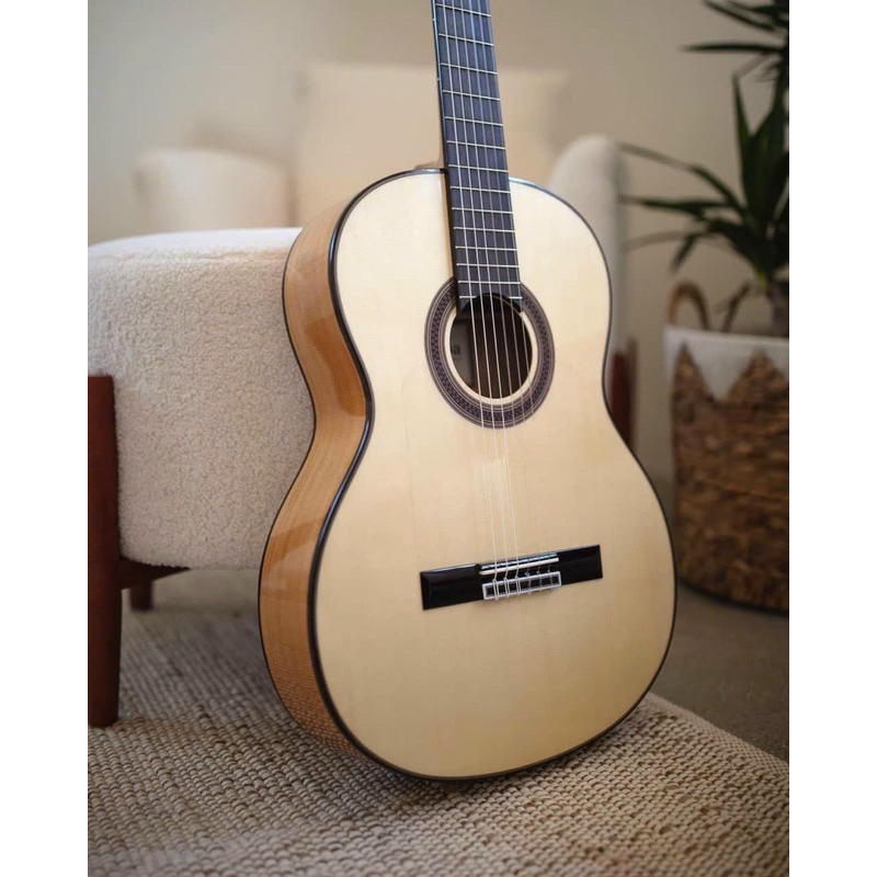 Guitar Classic Cordoba F7