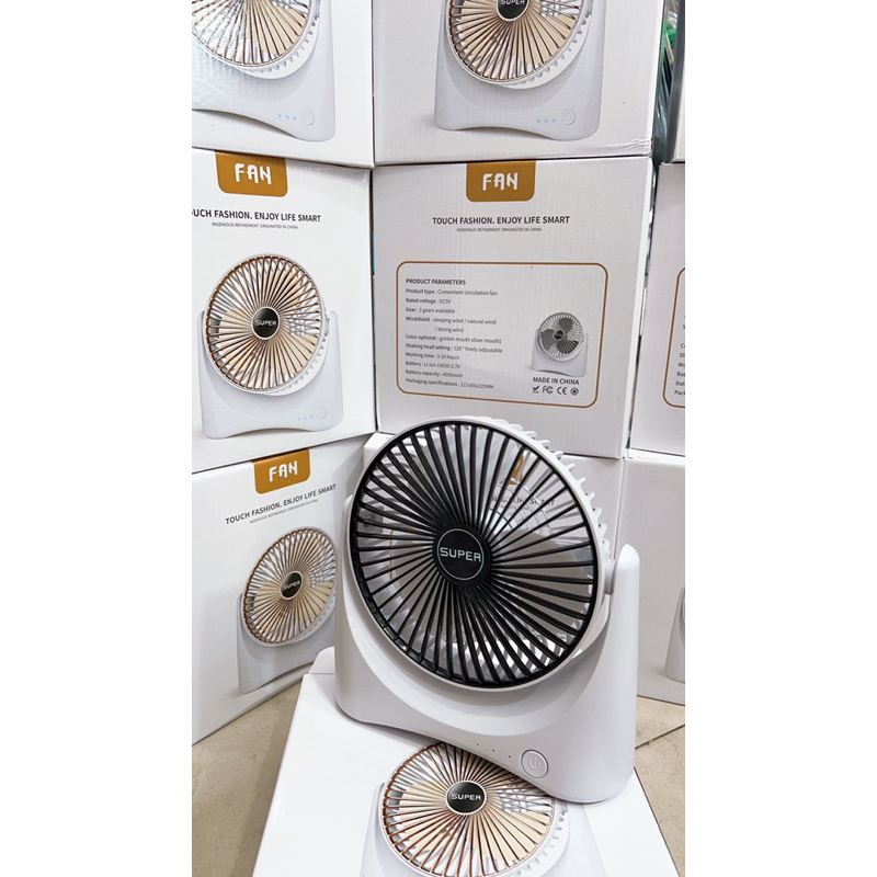 Quạt Super để bàn tích điện 6h