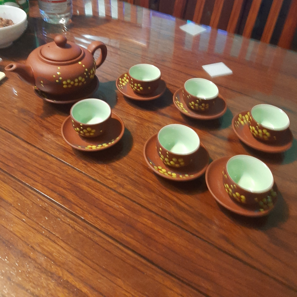 Bộ ấm chén pha trà tử sa hoa vàng Bát Tràng (kèm đĩa)