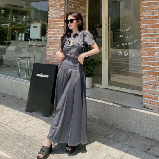 Set áo sơ mi crop top cổ đức phối chân váy dài xếp ly thời trang công sở thiết kế thanh lịch năng động trẻ trung LEVAN