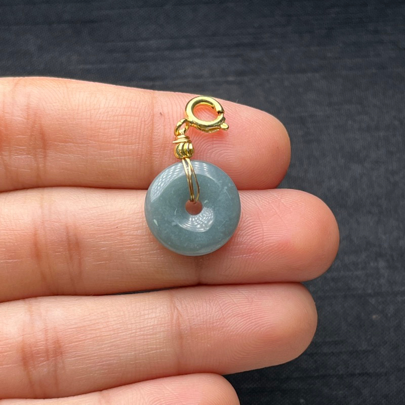 Charm treo vòng khấu bình an lam ngọc