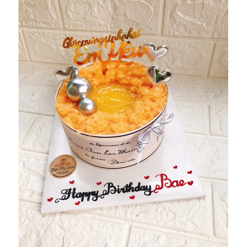 Bánh bông lan trứng muối sinh nhật