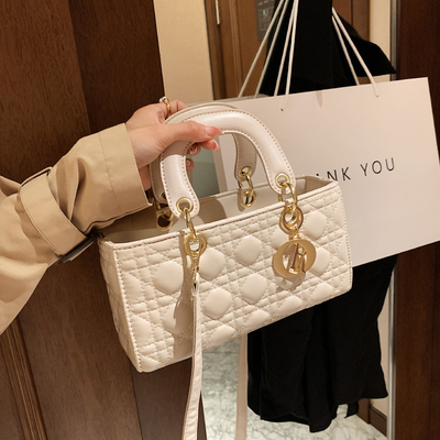 Túi xách nữ Dior chữ nhật bản kinh điển, họa tiết dập ô cổ điển 2023 size 26cm