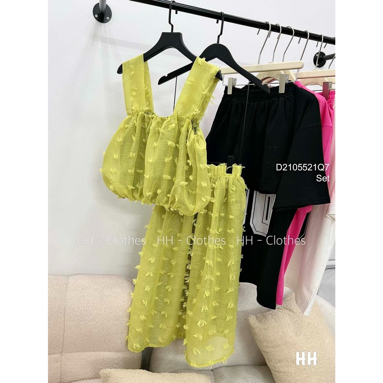Set 2 món phối bông nổi áo kiểu bo 2 dây bảng kèm chân váy xòe dáng dài!