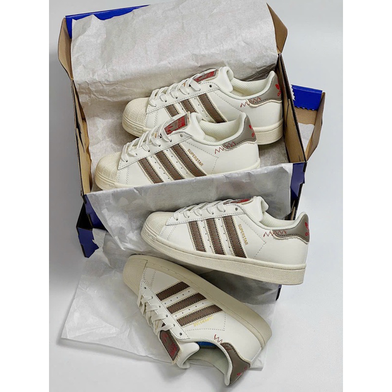 Giày sneaker superstar kem nâu viền đỏ