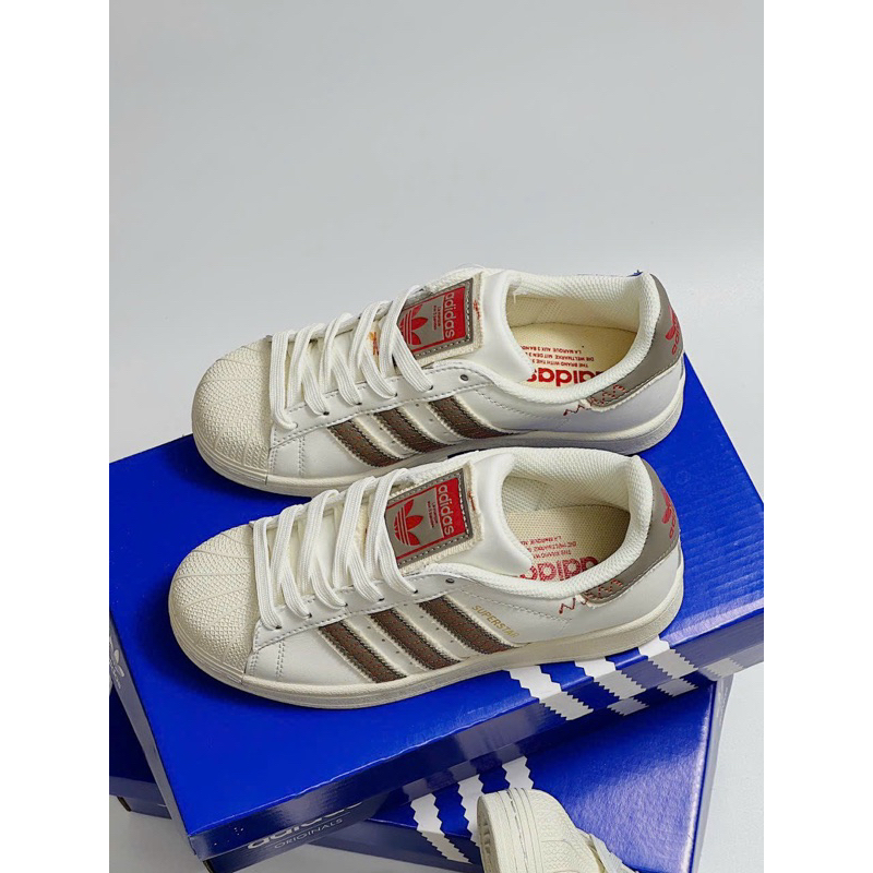Giày sneaker superstar kem nâu viền đỏ