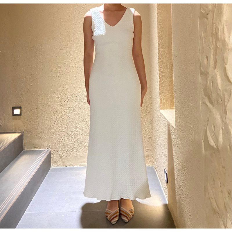 SOMÉ. Đầm kem đuôi cá phong cách thanh lịch nhẹ nhàng