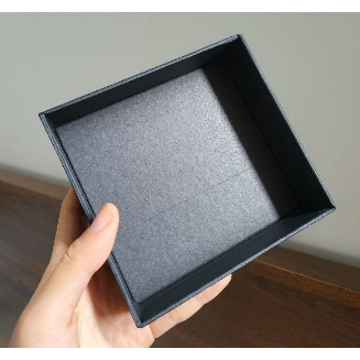 Hộp Coach đựng ví bóp chính hãng màu đen logo mạ gold