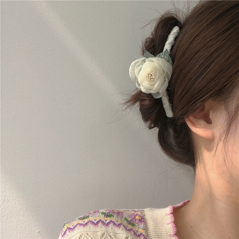 Kẹp tóc càng cua Hàn Quốc phối hoa khô HOT HIT phong cách nàng thơ 2023