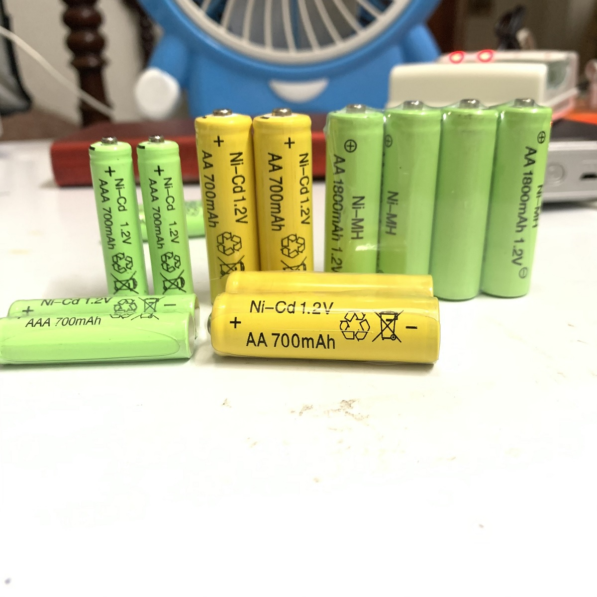 Pin tiểu sạc lại nhiều lần cỡ AA và cỡ AAA NiMH, NiCd 1,2V dùng cho điều khiển, đồ chơi, đồng hồ treo tường, máy massage