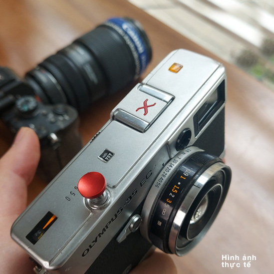 Nút bấm dạng ren dành cho máy ảnh vặn có khắc chữ FUJIFILM