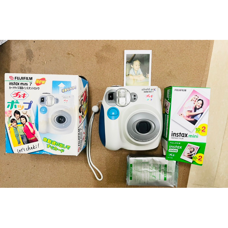 Máy chụp ảnh lấy liền Fujifilm Instax Mini 7 tặng kèm pin tiểu AA và 1 hộp film 10 tấm date 2024