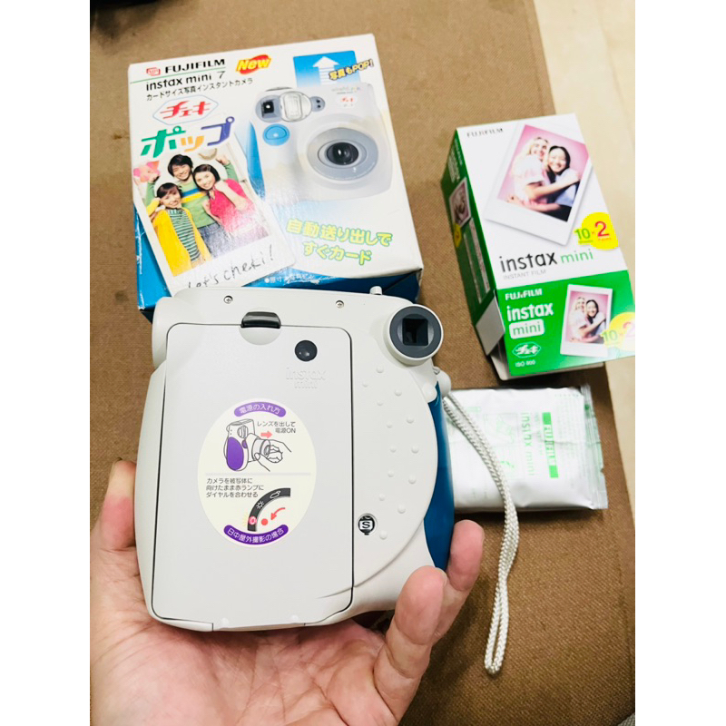 Máy chụp ảnh lấy liền Fujifilm Instax Mini 7 tặng kèm pin tiểu AA và 1 hộp film 10 tấm date 2024