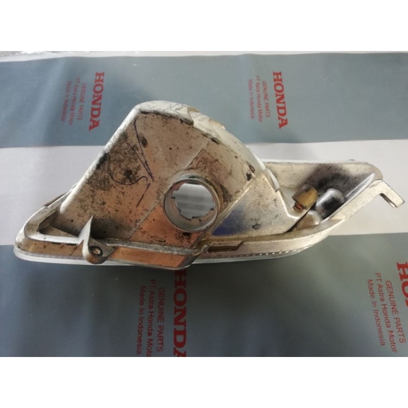 Chụp đèn Xi nhan trước bên trái Attila Elizabeth chế cơ