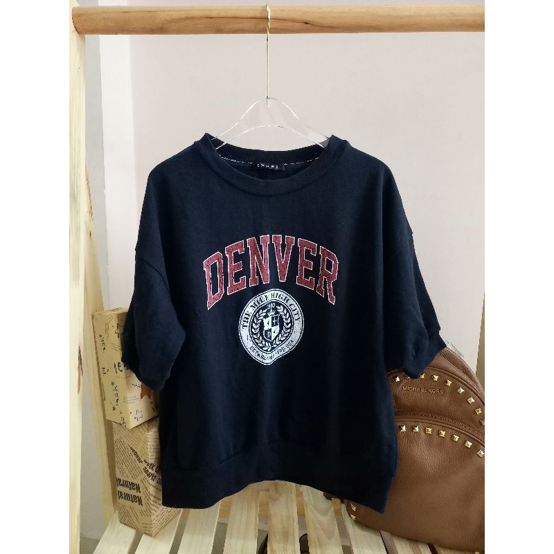 Áo thun kiểu chữ nứt auth INGNI