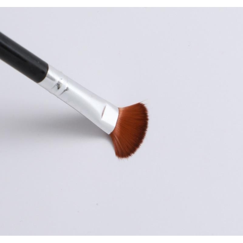 Cọ đánh phấn mắt, tán son môi tiện lợi