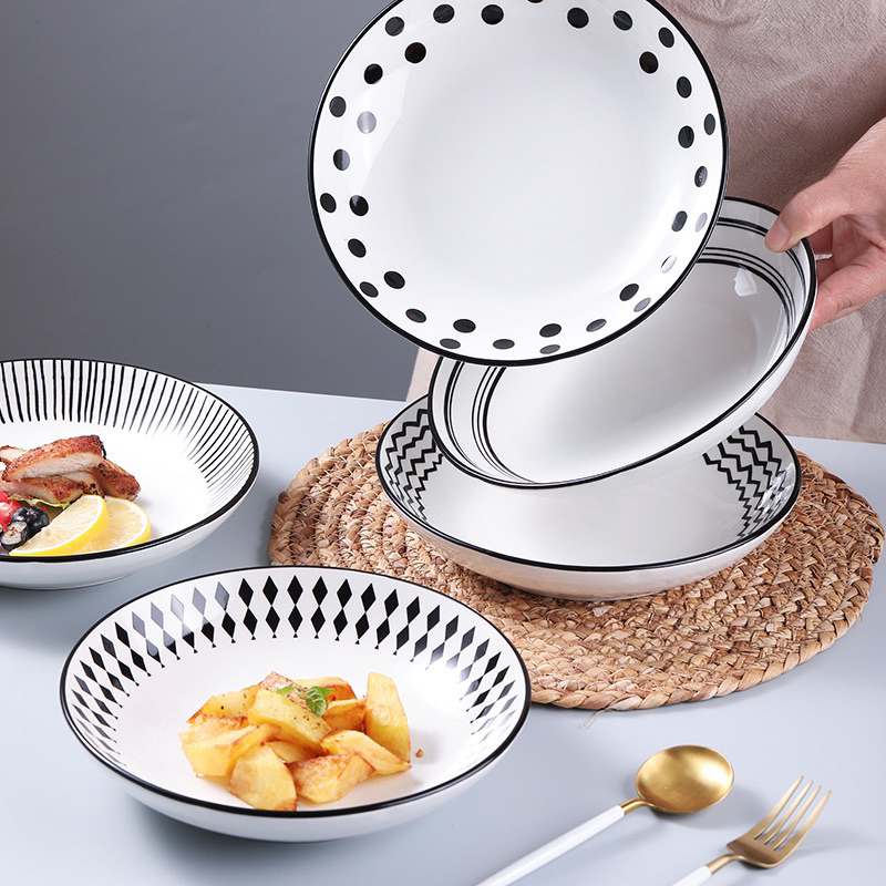 Đĩa sứ hoạ tiết đen trắng, đĩa sâu lòng tráng men mịn , không phai màu dễ làm sạch họa tiết đen trắng decor bàn ăn...