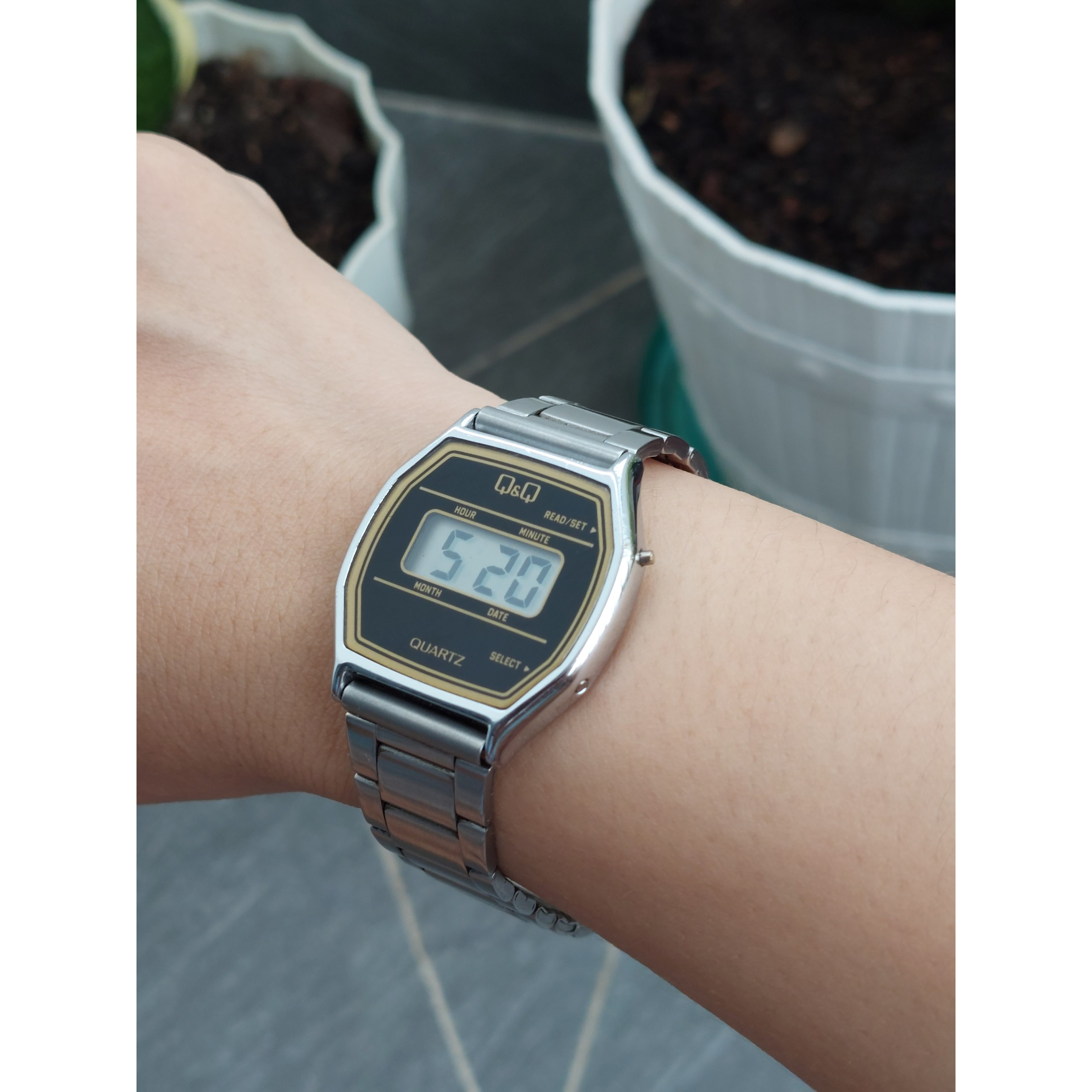 Đồng hồ nam Q&Q điện tử chạy pin hàng Si