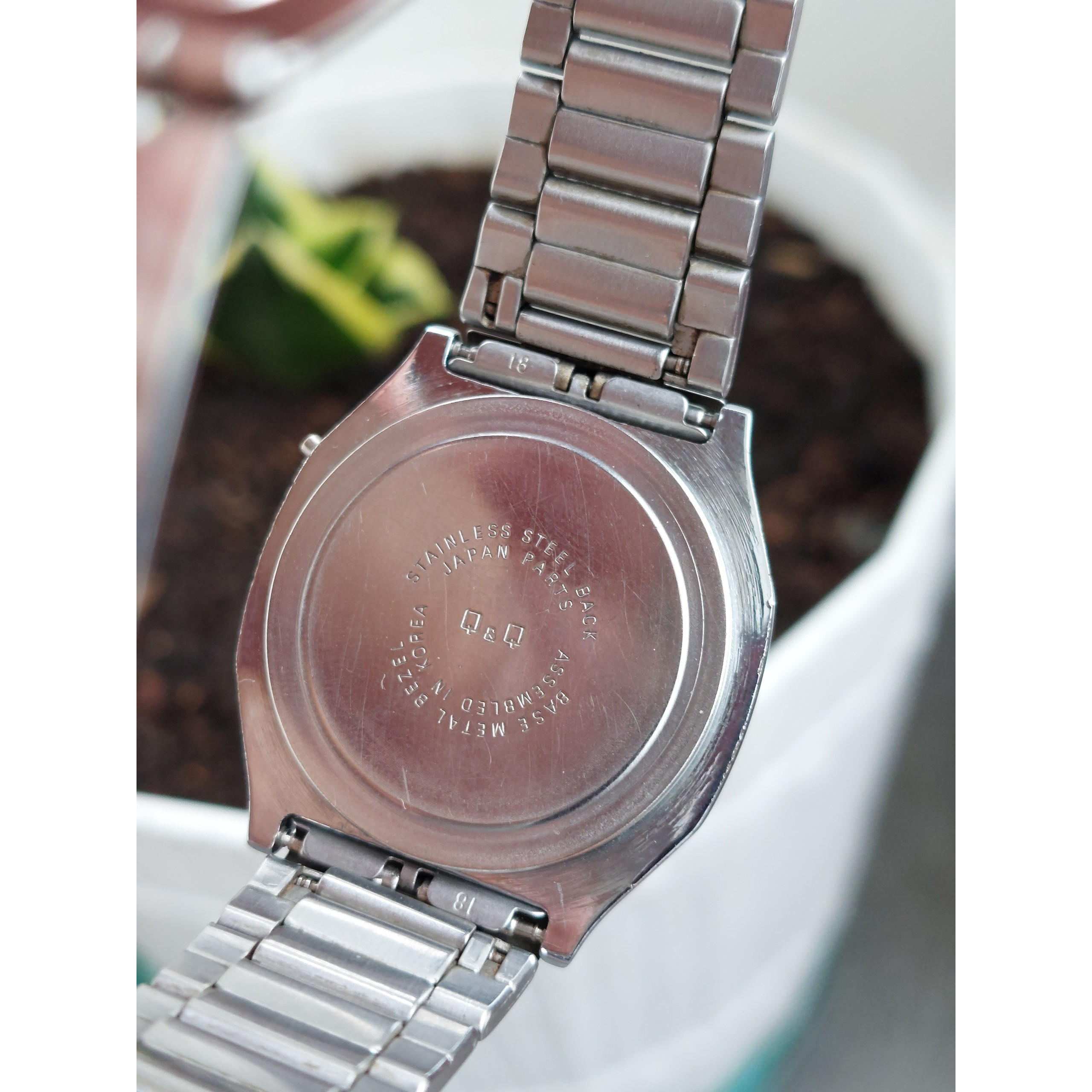 Đồng hồ nam Q&Q điện tử chạy pin hàng Si