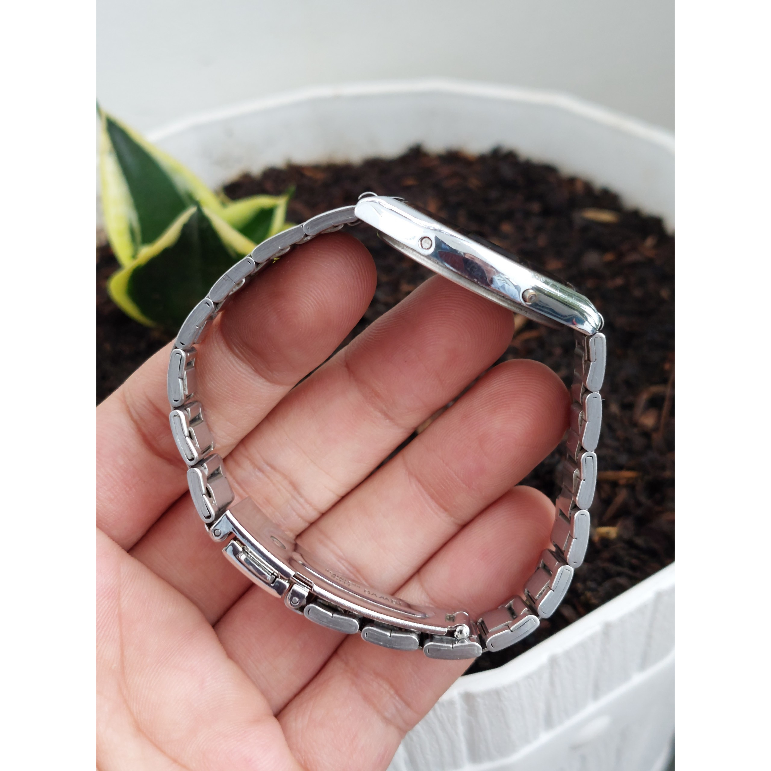 Đồng hồ nam Q&Q điện tử chạy pin hàng Si