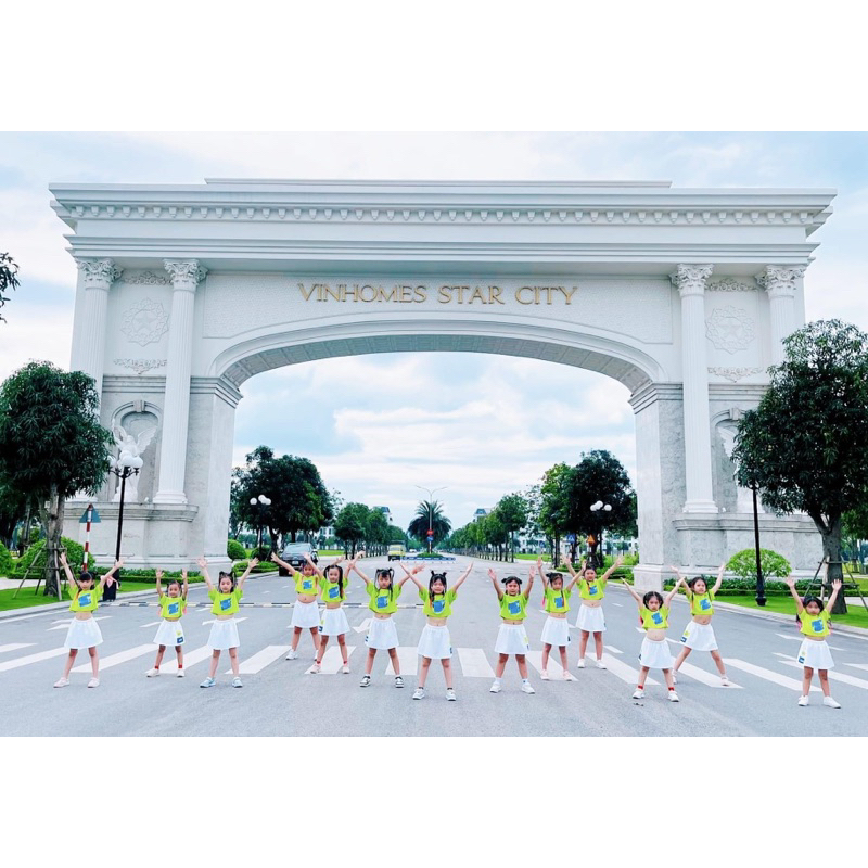 Bộ nhảy bé trai và gái