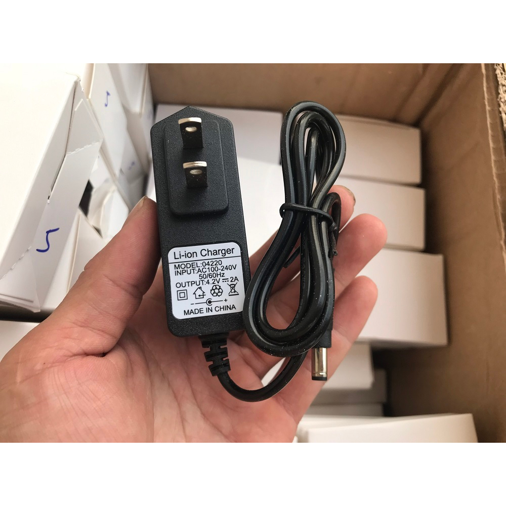 Sạc 1S 4.2V - 2A dùng cho Pin Li-ion  , Có Đèn Báo Đầy Pin