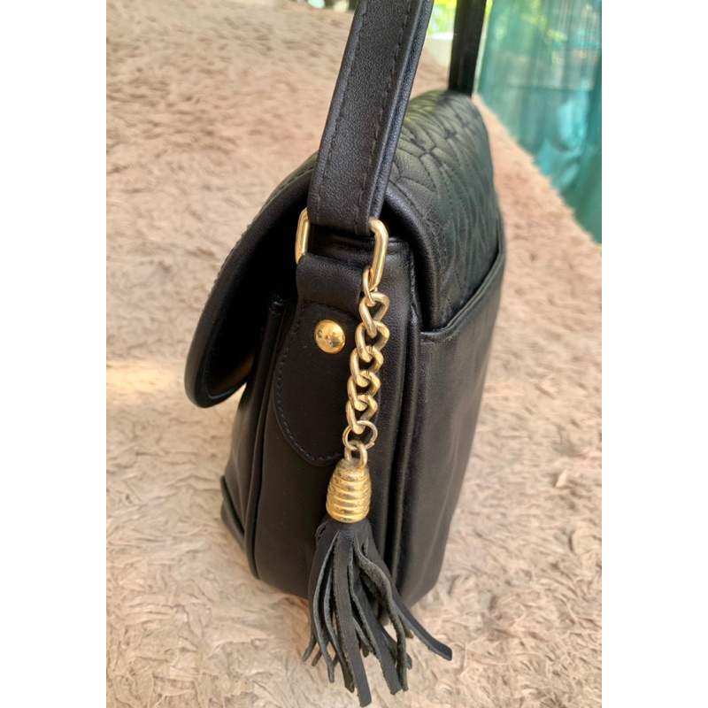 Túi chuẩn si. Túi qua sử dụng. Khách vui lòng xem hình nếu muốn biết thêm thông tin sản phẩm mời khách vô chat . Thanks.