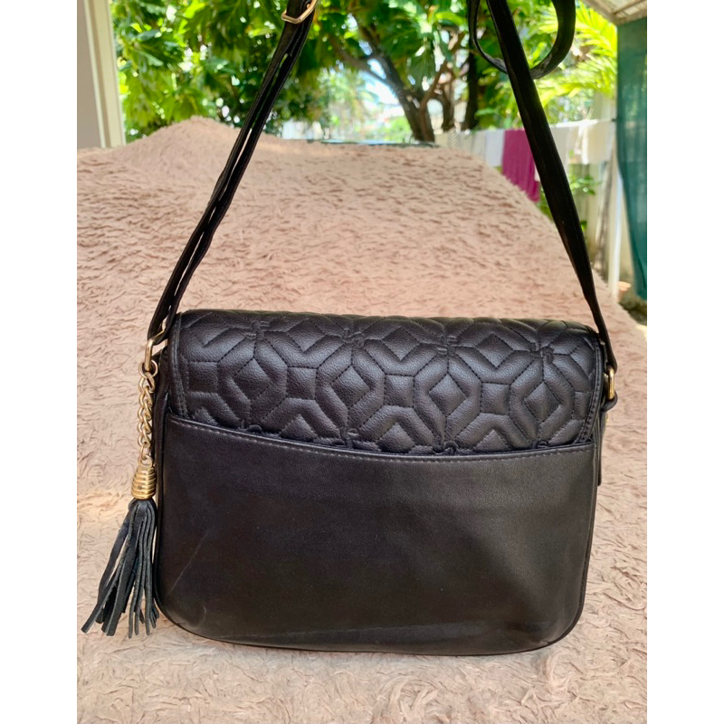 Túi chuẩn si. Túi qua sử dụng. Khách vui lòng xem hình nếu muốn biết thêm thông tin sản phẩm mời khách vô chat . Thanks.