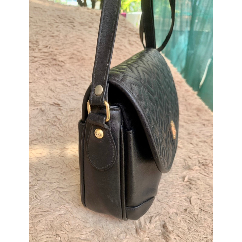 Túi chuẩn si. Túi qua sử dụng. Khách vui lòng xem hình nếu muốn biết thêm thông tin sản phẩm mời khách vô chat . Thanks.