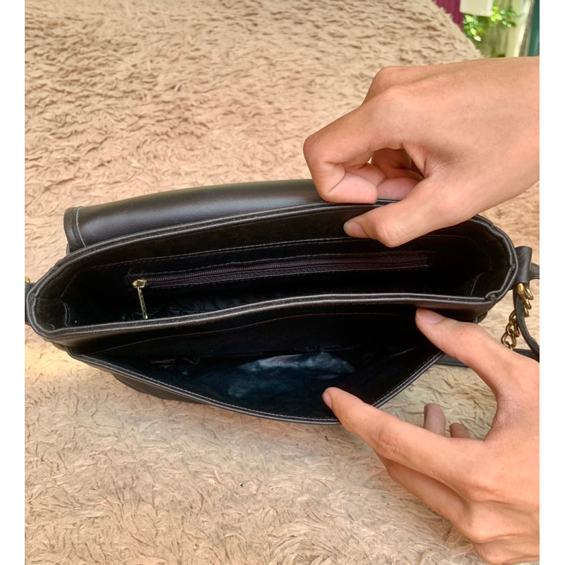 Túi chuẩn si. Túi qua sử dụng. Khách vui lòng xem hình nếu muốn biết thêm thông tin sản phẩm mời khách vô chat . Thanks.