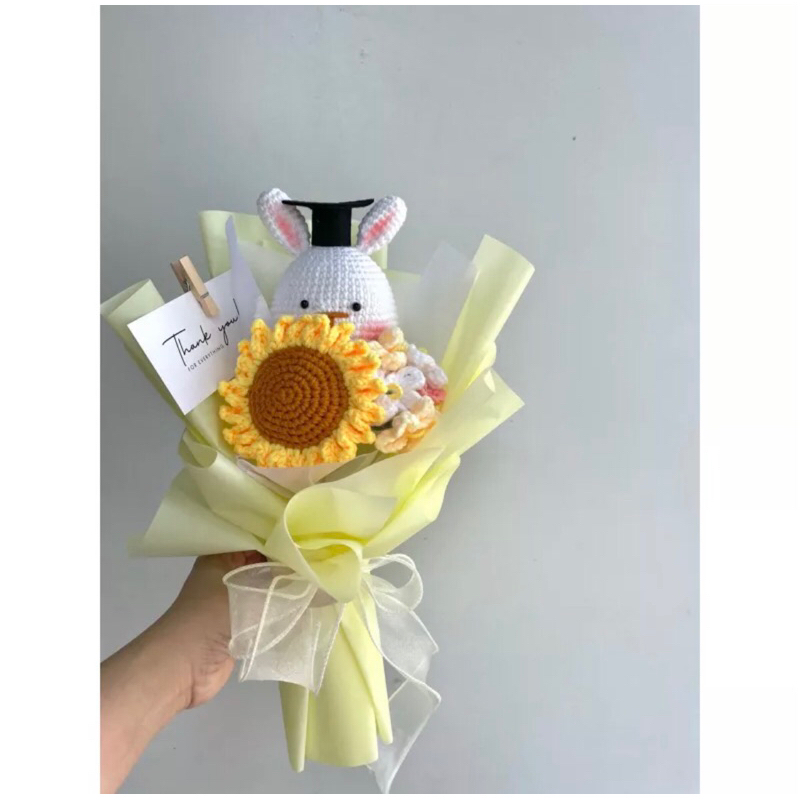 Bó hoa con vịt/mèo/thỏ đội mỗi tốt nghiệp bằng len handmade