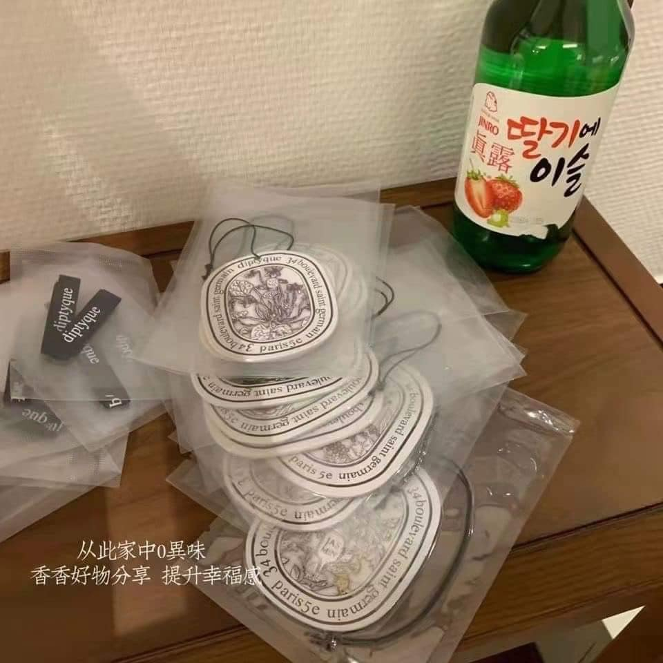 SÉT 10 Thẻ Thơm Treo Xe ô tô hương nước hoa khử mùi hôi, miếng thơm để xe ô tô thư giãn tươi mát, sang trọng