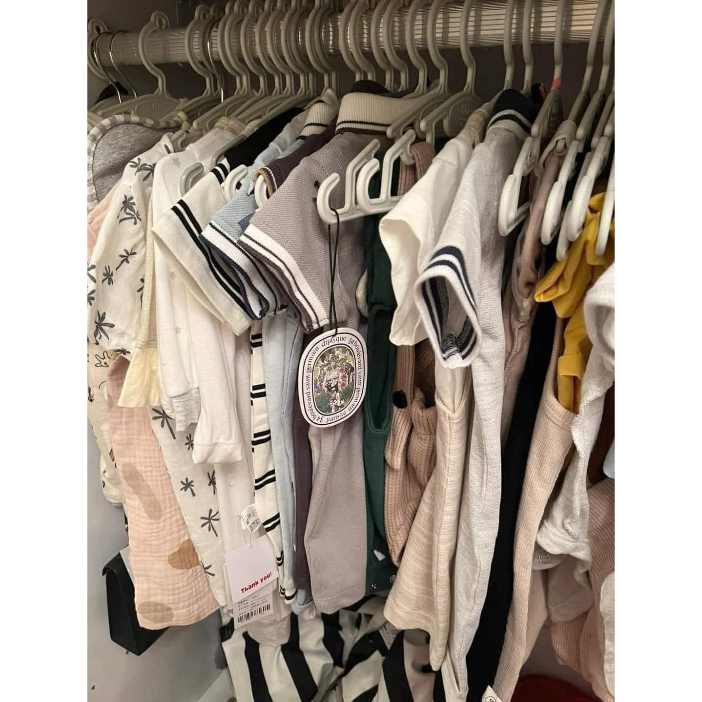 SÉT 10 Thẻ Thơm Treo Xe ô tô hương nước hoa khử mùi hôi, miếng thơm để xe ô tô thư giãn tươi mát, sang trọng