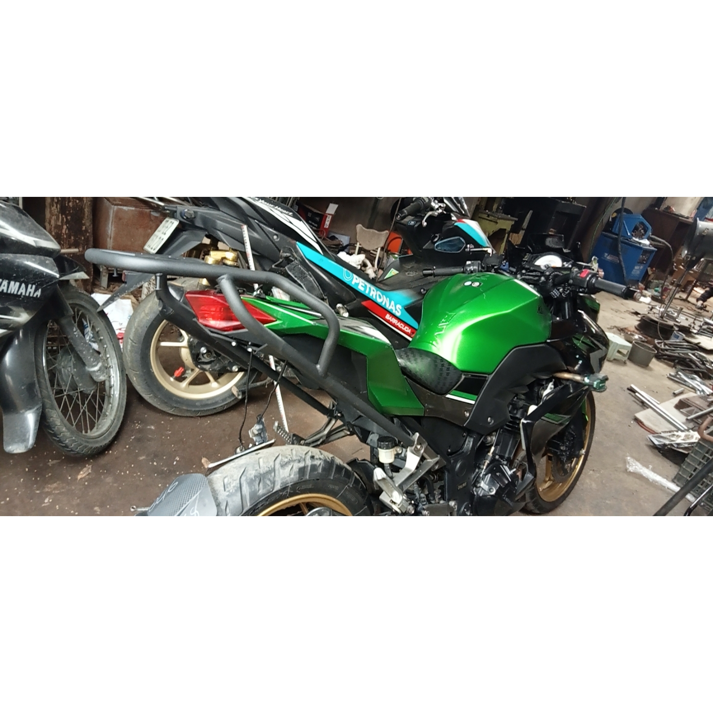Baga sau Kawasaki Z300