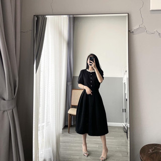 Set áo và chân váy đũi đen cổ bèo