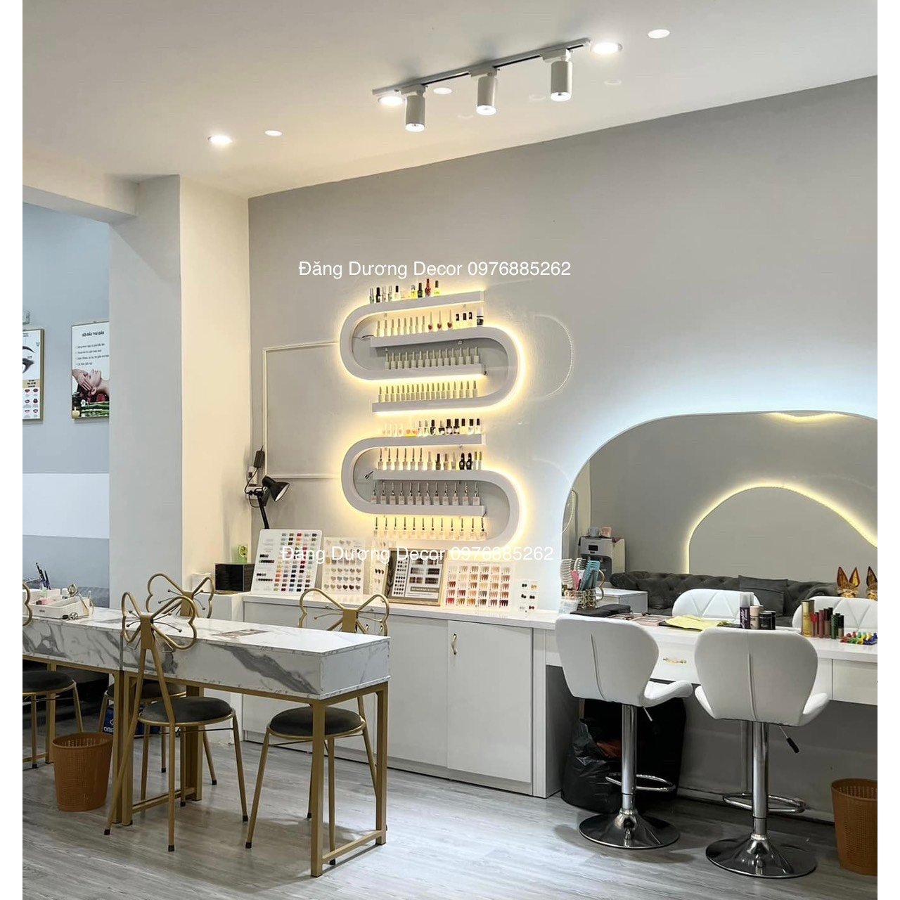Kệ NAIL U- S màu trắng có Gắn đèn LED sáng lấp lánh - trang trí phòng nail-spa