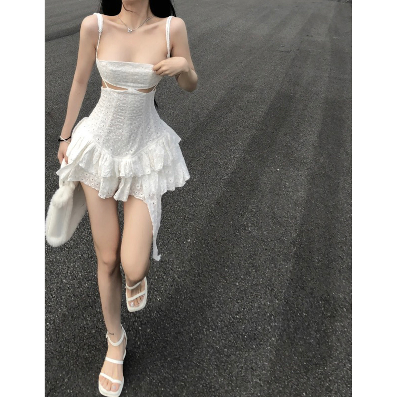 Đầm Dây Chiết Eo Dập Hoa Nổi Tua Rua Phối Tầng