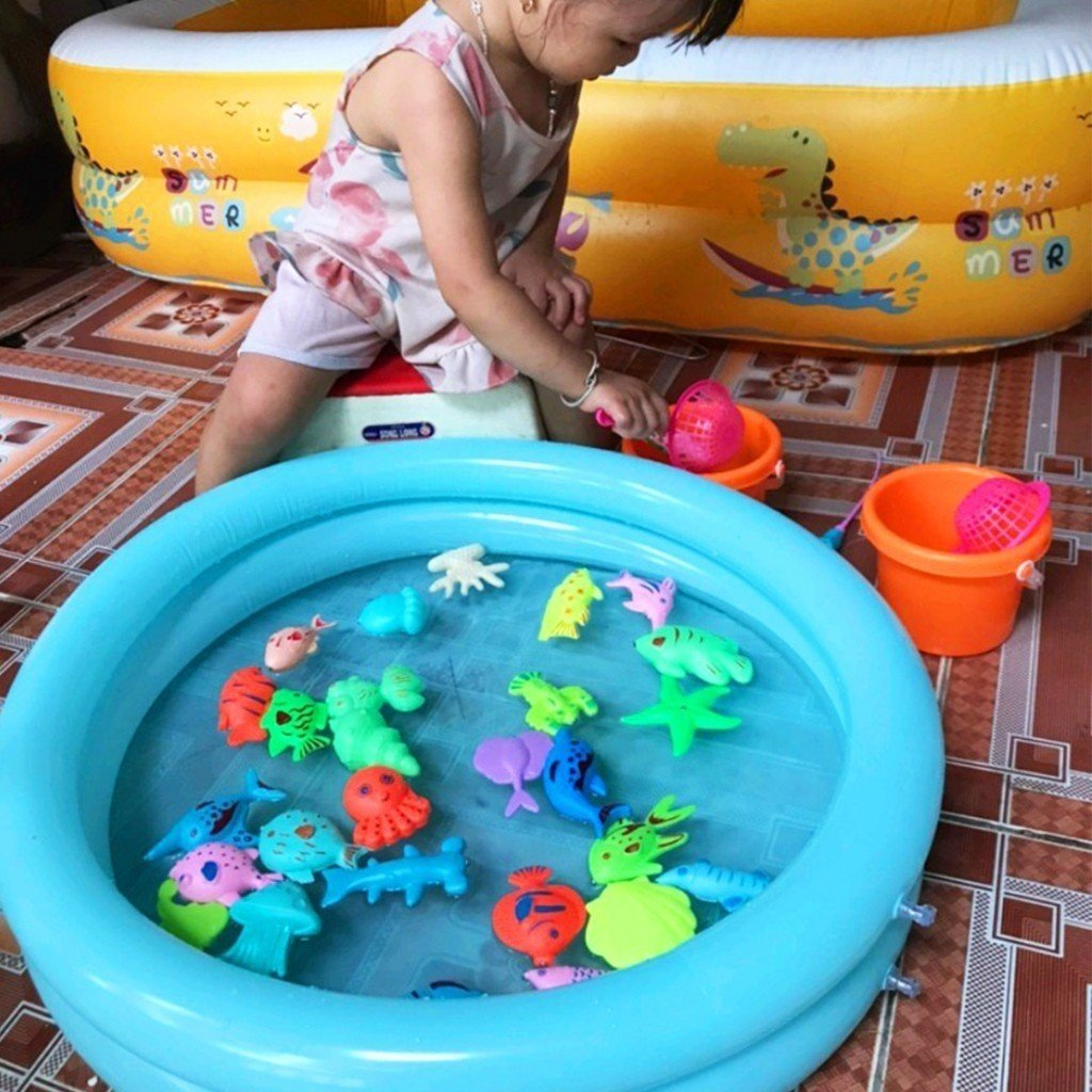 Bộ đồ chơi câu cá cho bé 42 chi tiết có gắn nam châm bao gồm cần câu nhựa, bể phao 2 tầng cho trẻ thỏa thích vui chơi